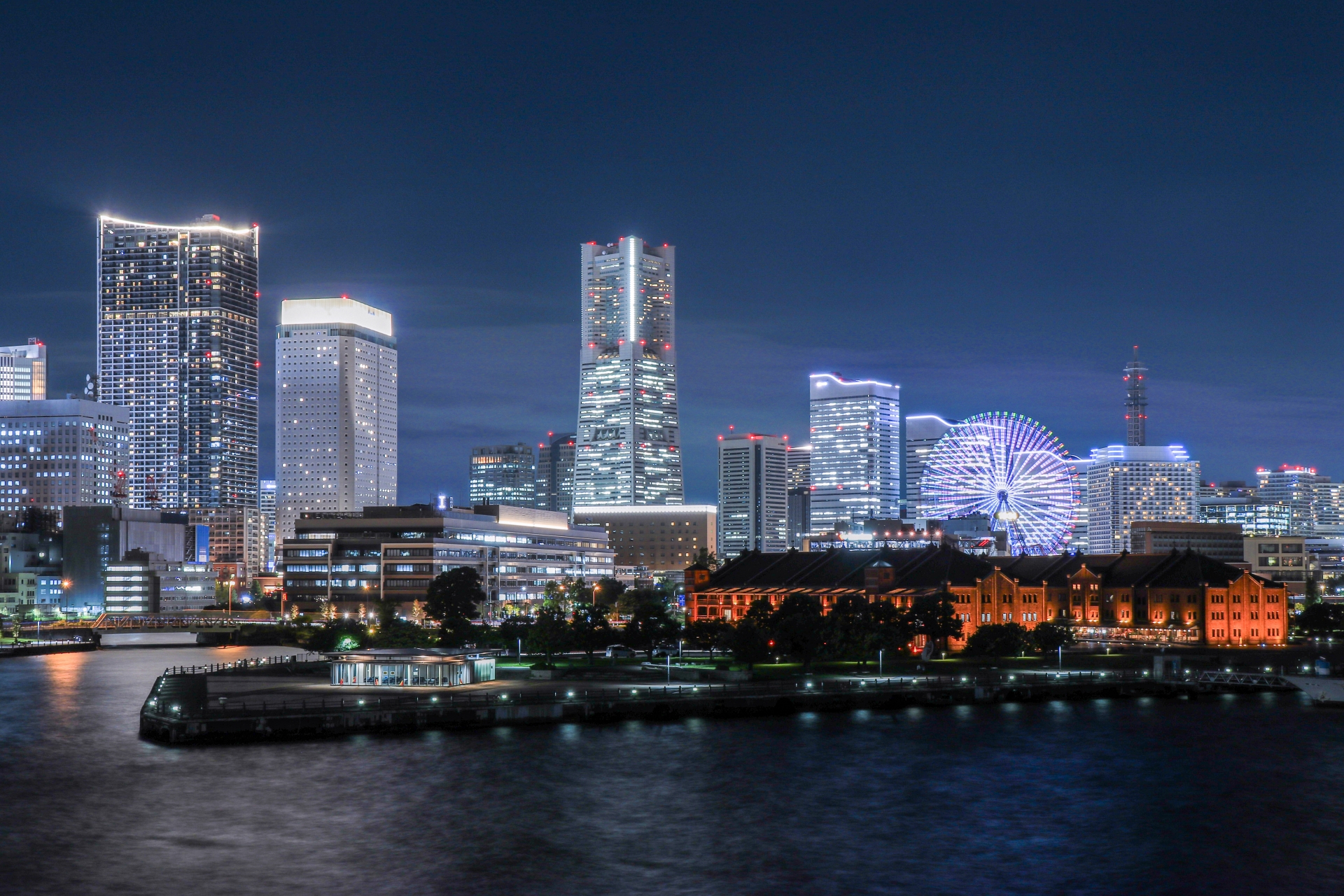 横浜(みなとみらい)のヘリコプタープロポーズプラン！夜景の見どころやクルージングの流れも紹介！